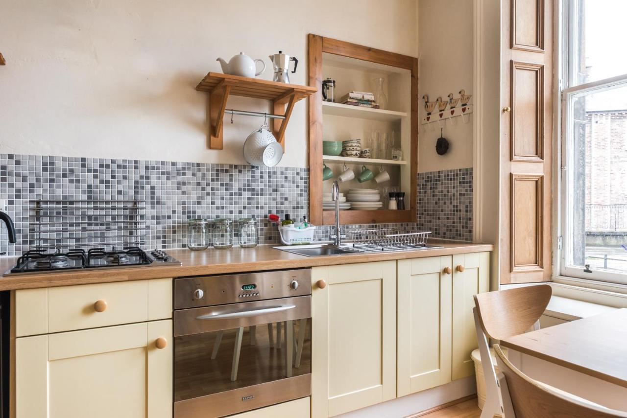 Spacious & Unique 1 Bed With Wifi Appartement *