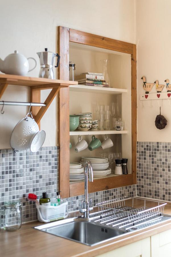 Spacious & Unique 1 Bed With Wifi Appartement *